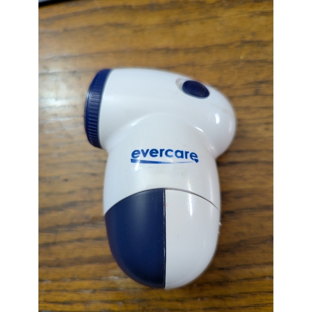Rarely Used Evercare Fabric Shaver White‎ Blue Portable Lint Remover Battery Op